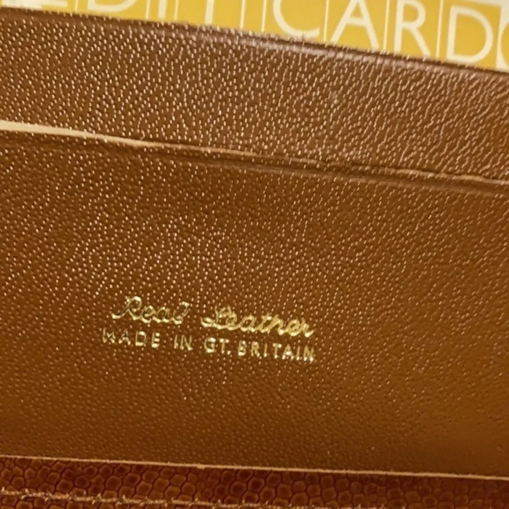 NWOT made in Great Britain caramel leather billfold